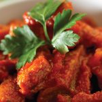 chicharrón en salsa roja