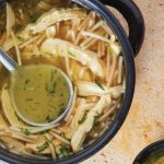 sopa de fideos con pollo