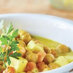 curry con verduras, tofu y garbazno