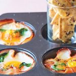 cazuelitas de jamón con huevo