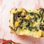 molletes mexicanos con rajas poblanas