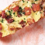 molletes con tocino de pavo dorado
