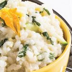 Risotto cremoso con ricetta di spinaci e zucca