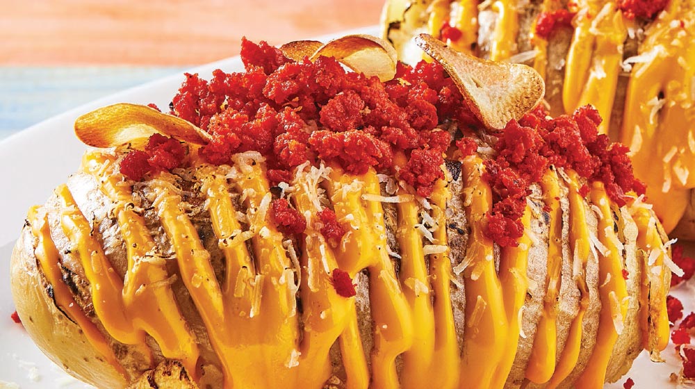 papas rostizadas con chorizo y chips de ajo