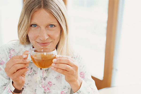 beneficios del té de zacate de limón