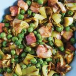 receta con chícharos, tocino y poro