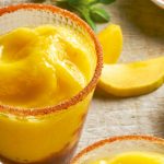 Receta de margarita de mango con chamoy