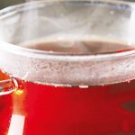 Receta de té chai tradicional con canela y cardamomo