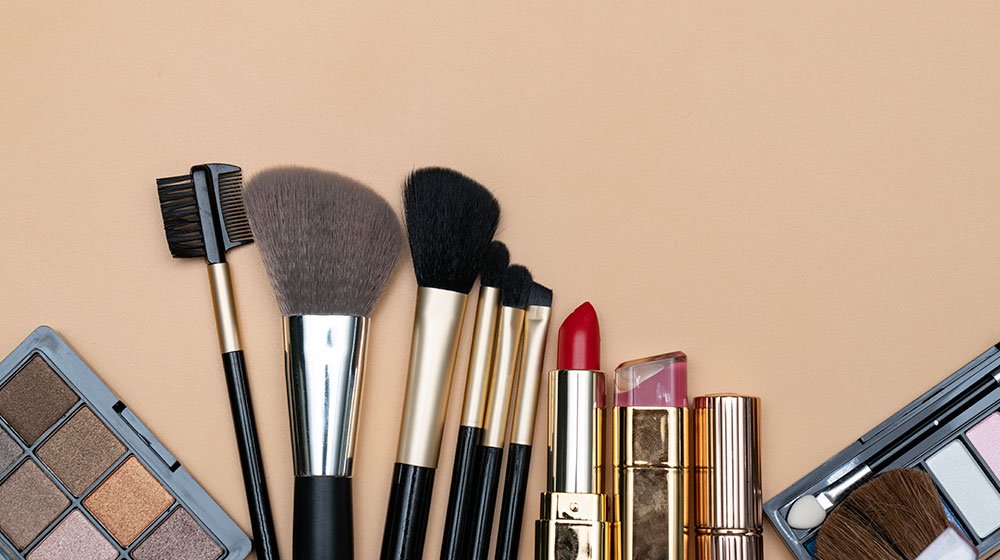 Cómo limpiar brochas y estuches de maquillaje