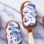 paleta helada con merengue de colores de unicornio