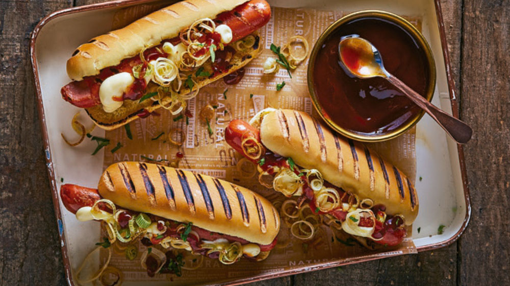 Conejo compartir incluir Hot dogs con cebolla frita para preparar en tu casa