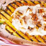 Piña a la parrilla rellena con arroz con leche