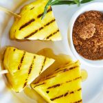 Receta con piña: brocheta de piña asada