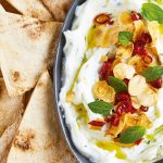 Tzatziki con chile de arbol seco
