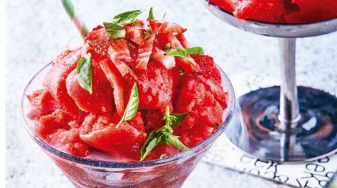 Bebidas con alcohol preparadas: margarita de fresa