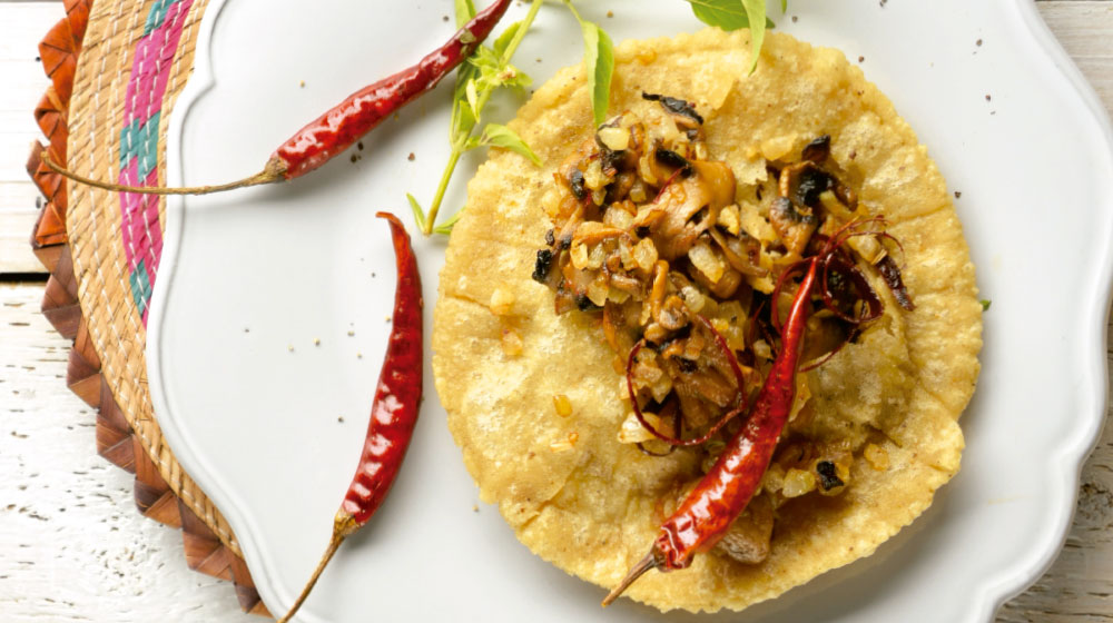 Chalupas de Guerrero con champíñones y guajillo