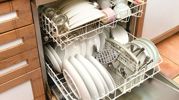 Los pros y contras de usar lavavajillas en casa: tips de cocina