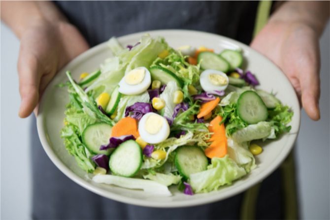 Ensalada verde con huevo