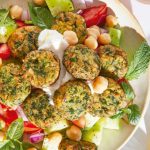 Ensalada de garbanzo con falafel