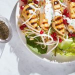 Ensalada de pollo y lechuga