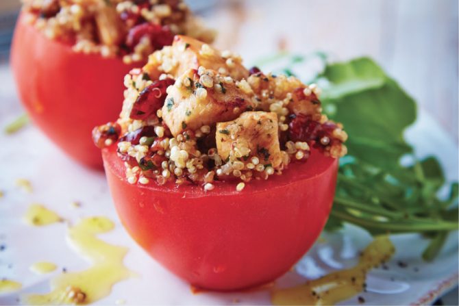 Jitomates rellenos de pollo