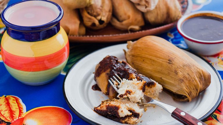 Tamales De Mole Con Pollo En Hoja De Maíz: Receta Casera