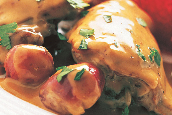 Recetas con pollo, recetas de pollo: Pollo guisado con cebollas acarameladas.
