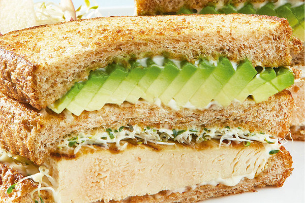 Recetas con pollo, recetas de pollo: Sándwich de pollo asado con aguacate y manzana