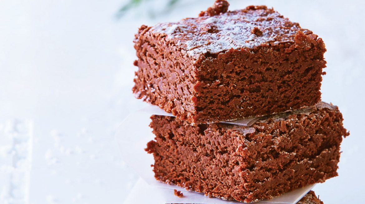 Brownie con azúcar glas