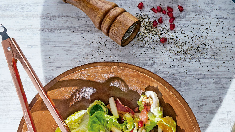 Ensalada de salmón con dátiles y granada