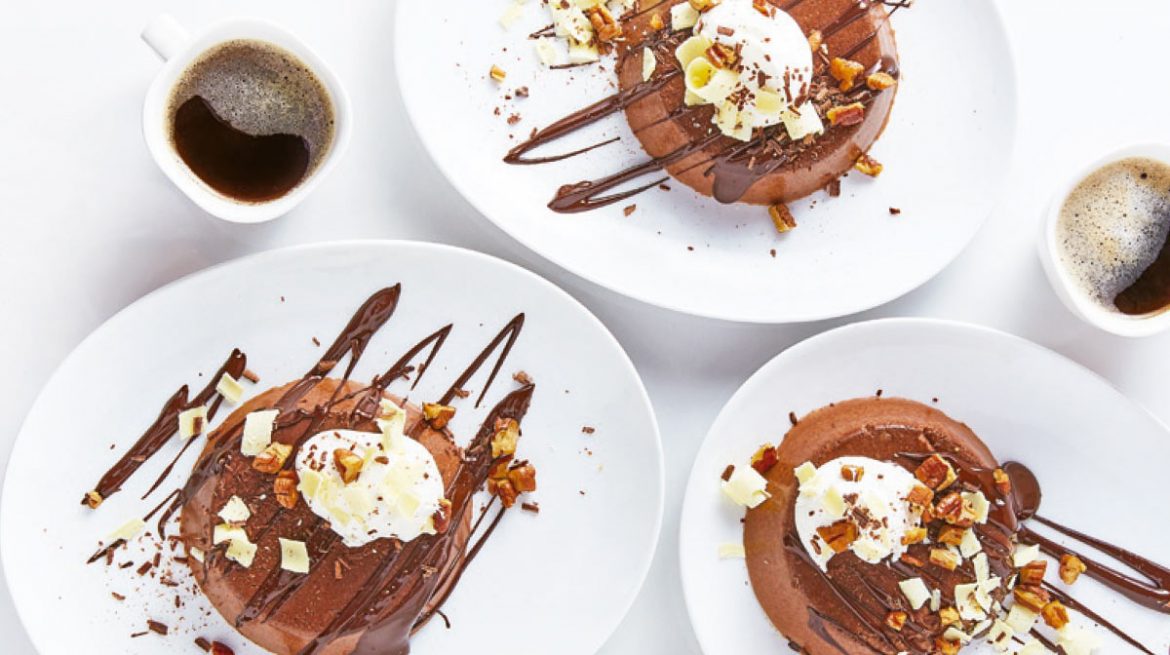 Flan de chocolate con nuez y crema