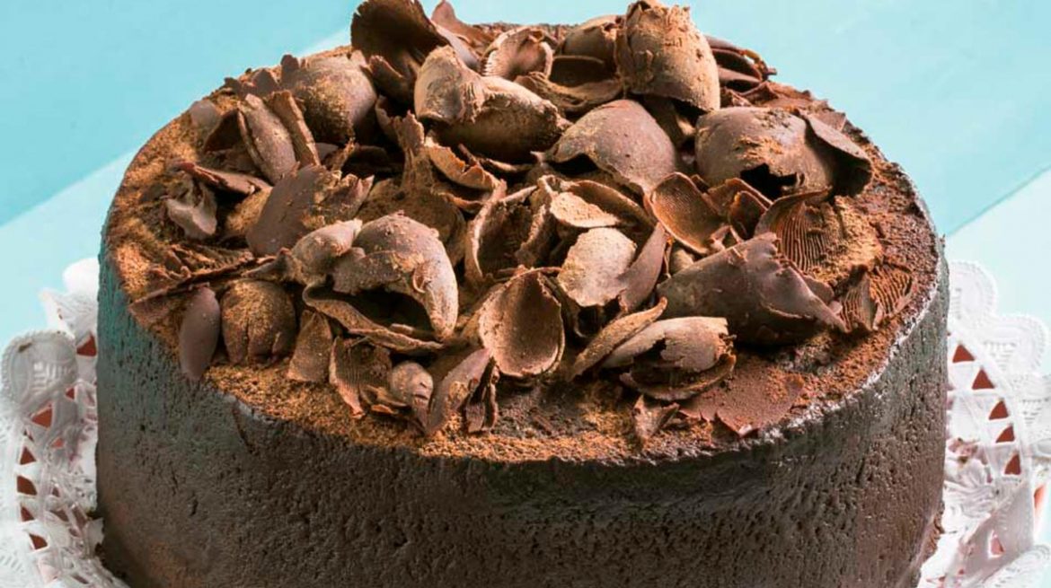 Pastel de cuatro chocolates