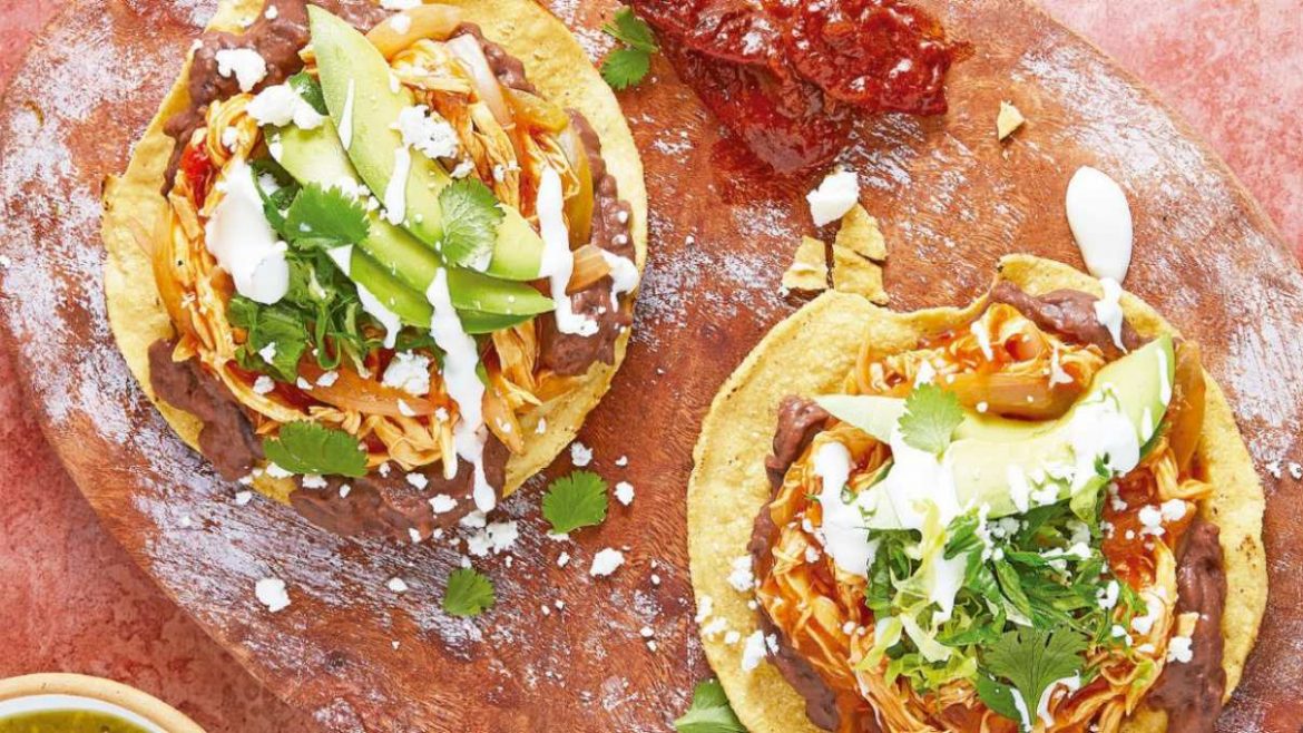 Tostadas de tinga de pollo