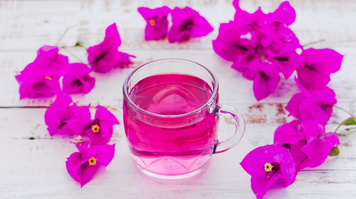 Agua de bugambilia con limón