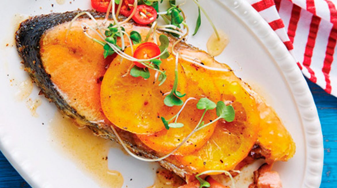 Posta de salmón con naranja