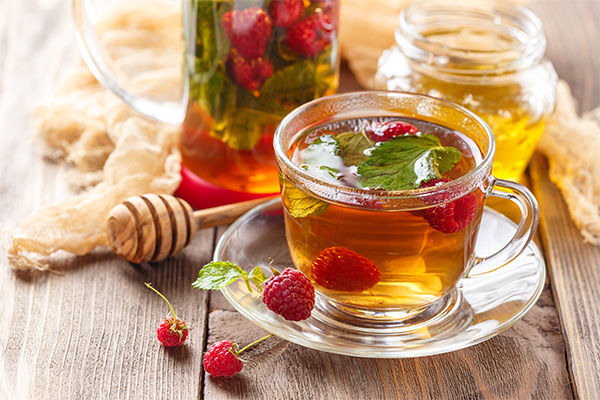 Té de frambuesa para los cólicos menstruales