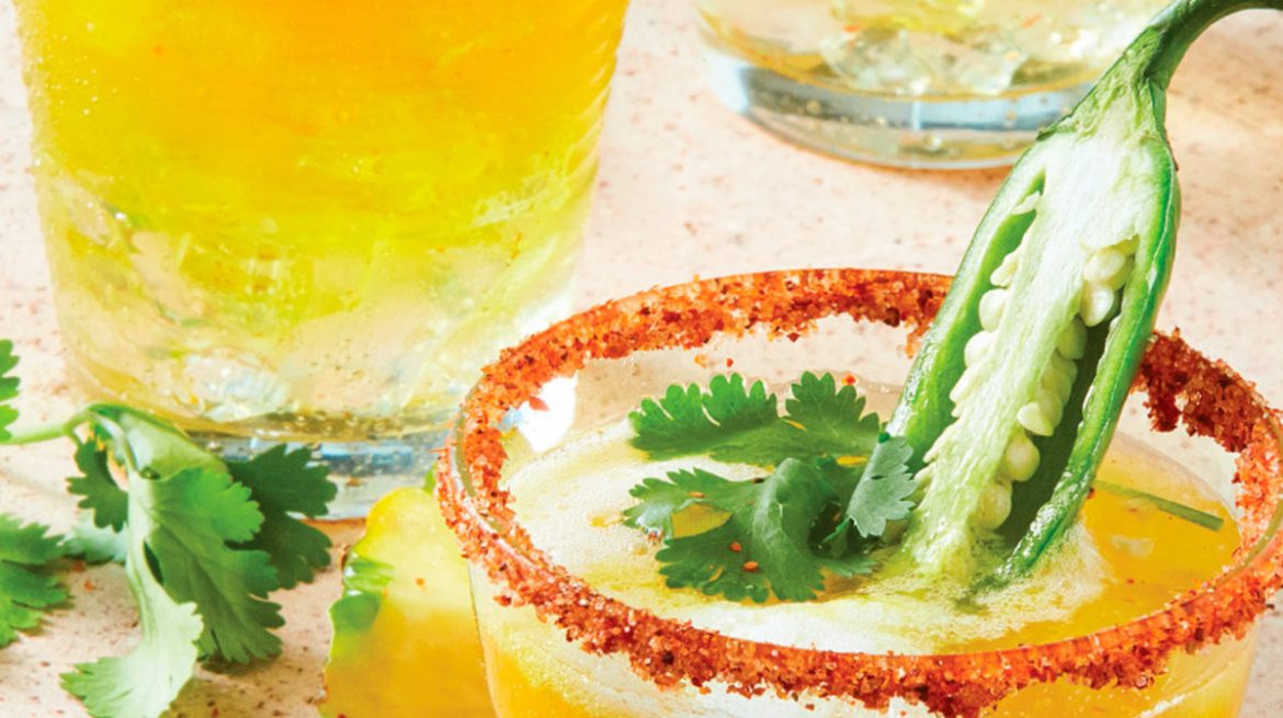 jugo de piña, mezcal y chile serrano