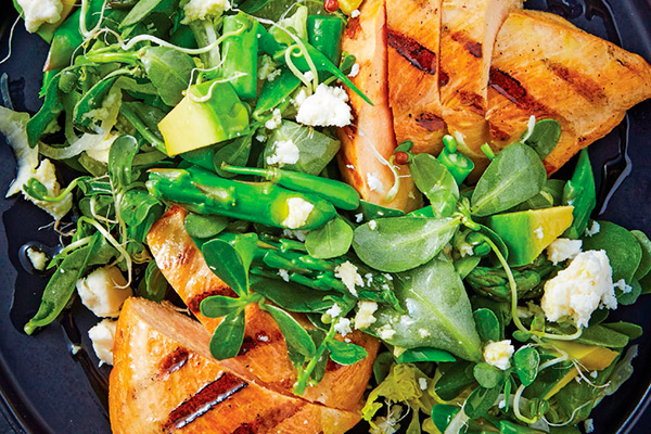 Recetas de cocina, recetas de comida: ensalada de pechuga de pollo con verdolagas y espárragos