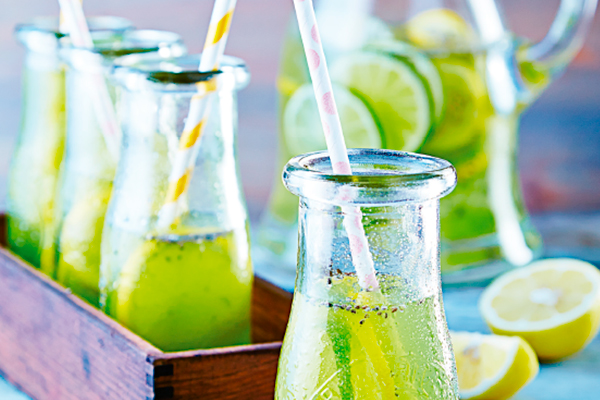 Recetas frescas: agua de limón con chía