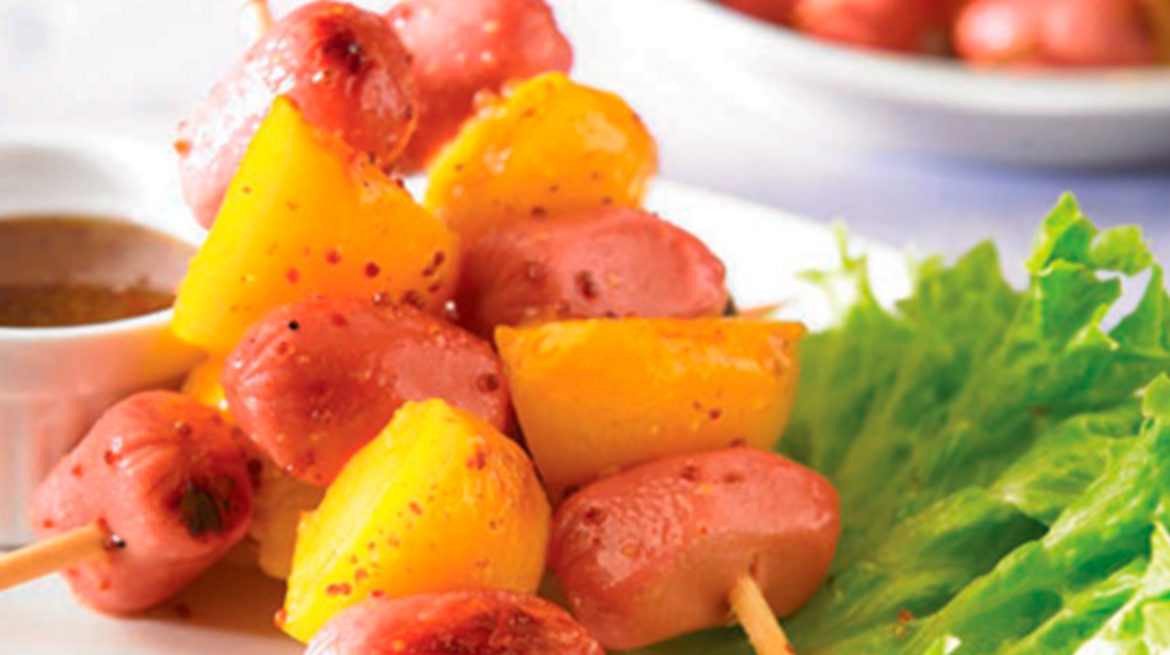 brochetas de salchichas dulces