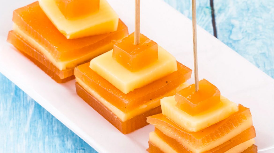 brochetas dulces de ate de membrillo y queso