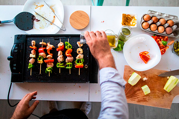 brochetas de salchichas