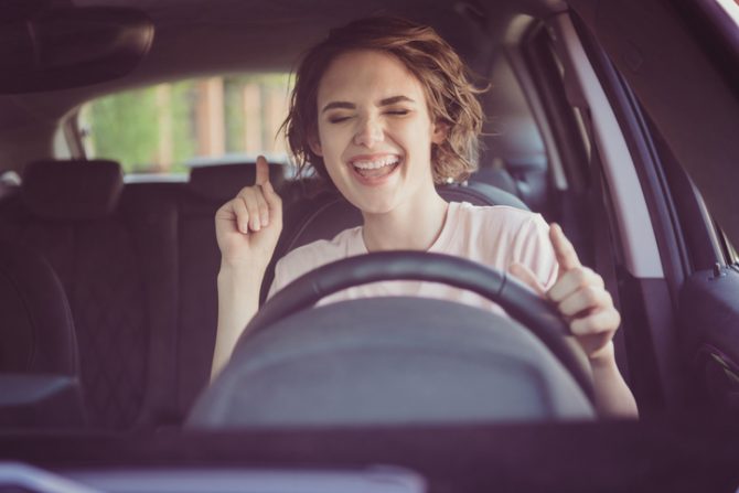 cómo eliminar malos olores del interior de un coche