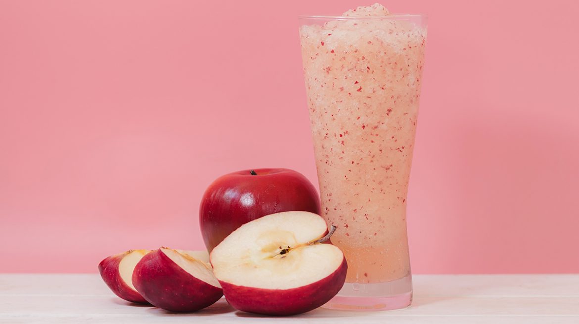 Licuado de manzana con agua, miel y avena