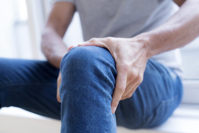 bebidas para aliviar el dolor de rodillas articulaciones