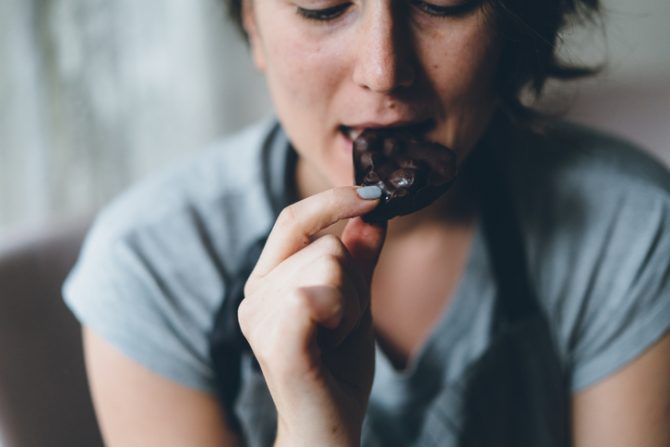 por qué comer chocolate en las mañanas es sano