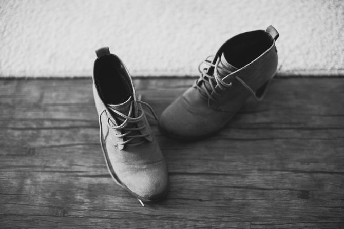 cómo arreglar zapatos de gamuza mojados