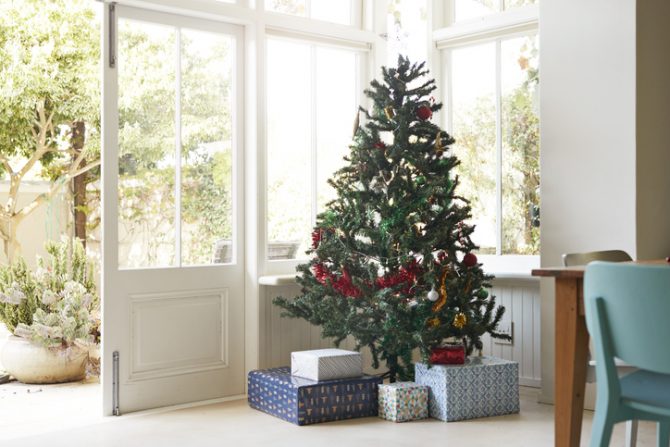 cómo limpiar tu árbol de navidad artificial para antes de que lo pongas