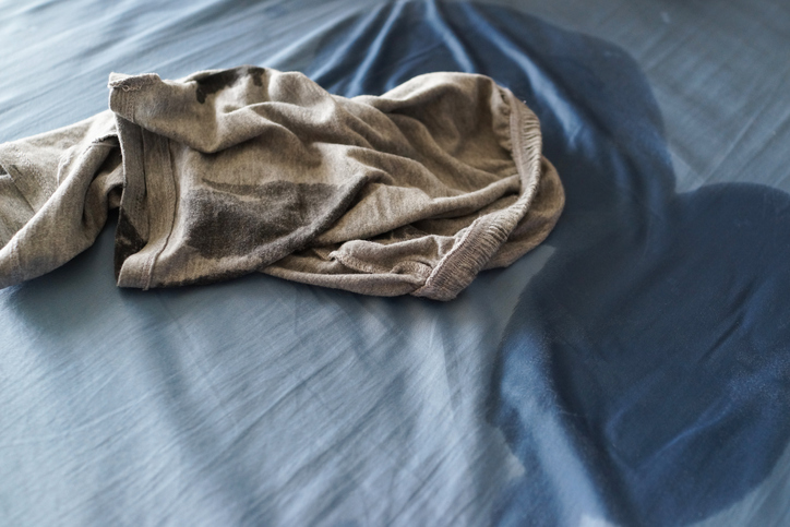 cómo eliminar el olor a orina de un colchón