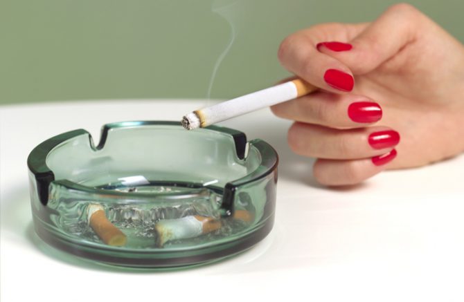cómo quitar manchas de nicotina de los dedos con remedios naturales